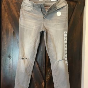 Brand new rockstar old navy jeans with holes